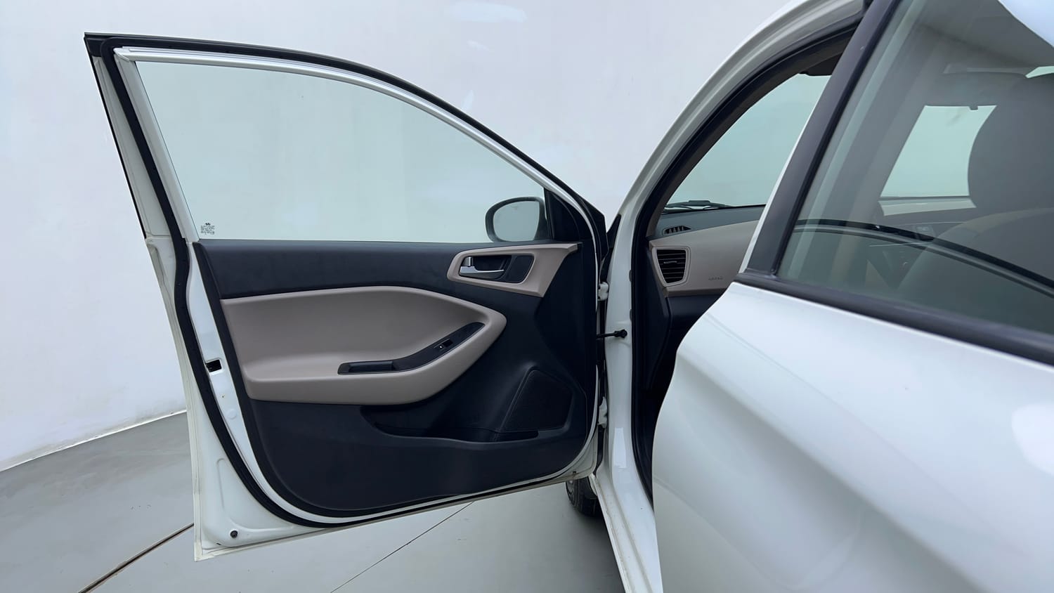 Used 2019 Hyundai Elite i20 Magna 1.4 AT Petrol Automatic interior LEFT FRONT DOOR OPEN VIEW