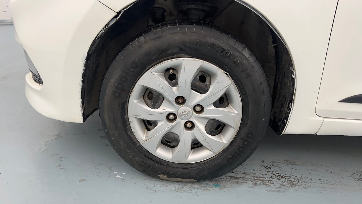 Used 2015 Hyundai Elite i20 Sportz 1.2 Petrol Manual tyres LEFT FRONT TYRE RIM VIEW