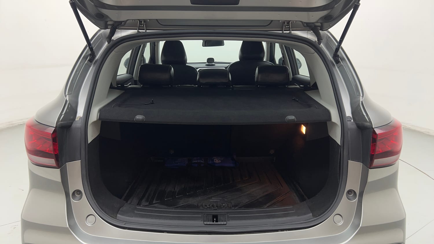 Used 2023 MG Motors Astor Savvy 1.3 Turbo AT S Red Petrol Automatic interior DICKY INSIDE VIEW