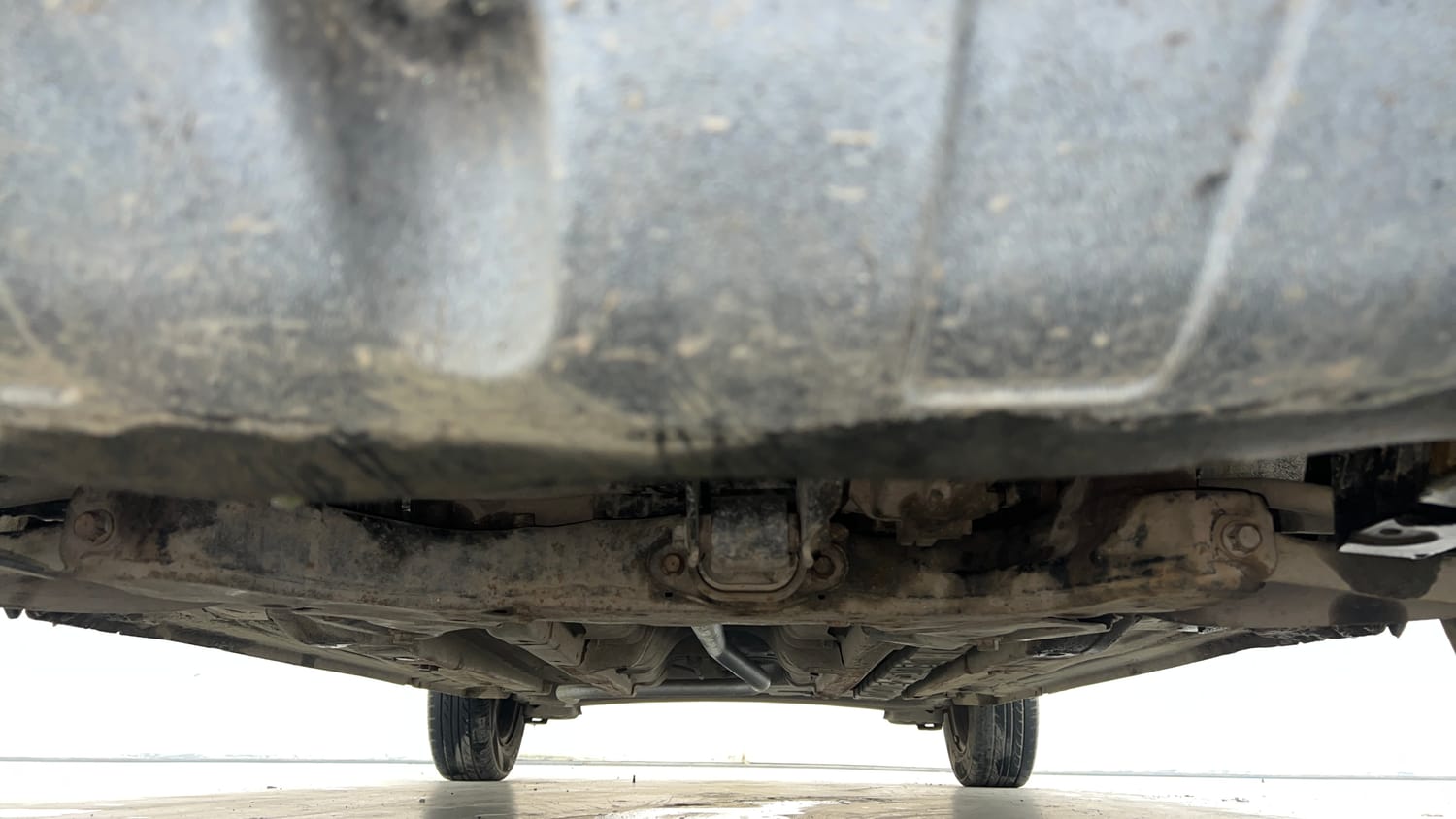 Used 2015 Hyundai Elite i20 Sportz 1.2 Petrol Manual extra FRONT LEFT UNDERBODY VIEW