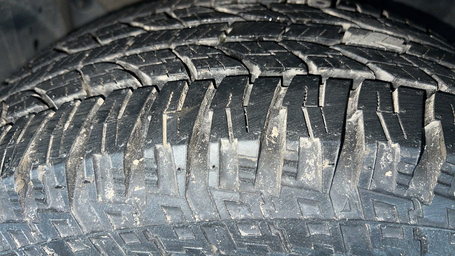 Used 2018 Renault Duster RXS CVT Petrol Automatic tyres LEFT FRONT TYRE TREAD VIEW