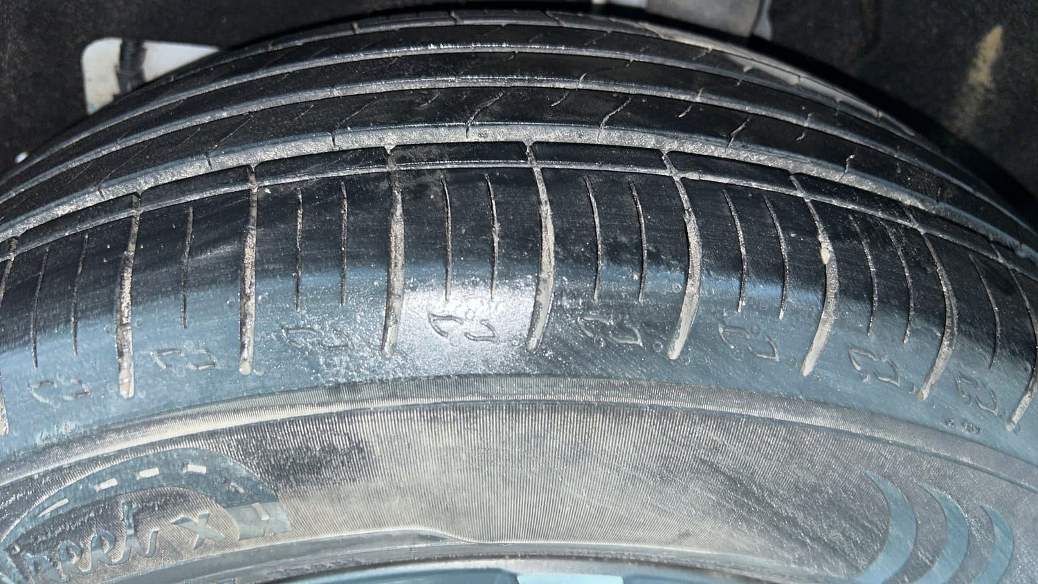 Used 2022 Mahindra XUV700 AX 5 Petrol AT 5 STR Petrol Automatic tyres LEFT REAR TYRE TREAD VIEW