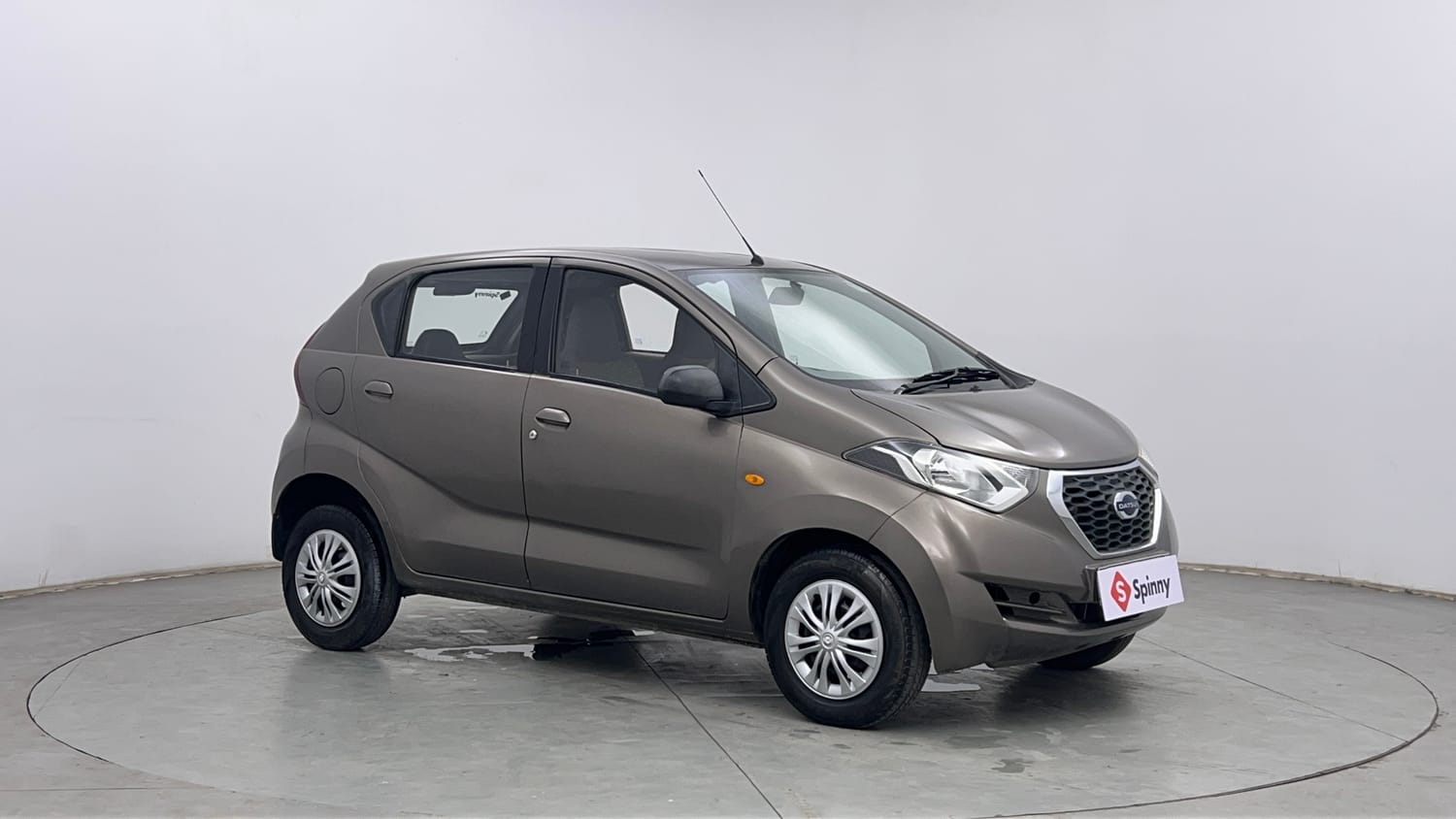 Used 2016 Datsun Redi-GO T Petrol Manual exterior RIGHT FRONT CORNER VIEW