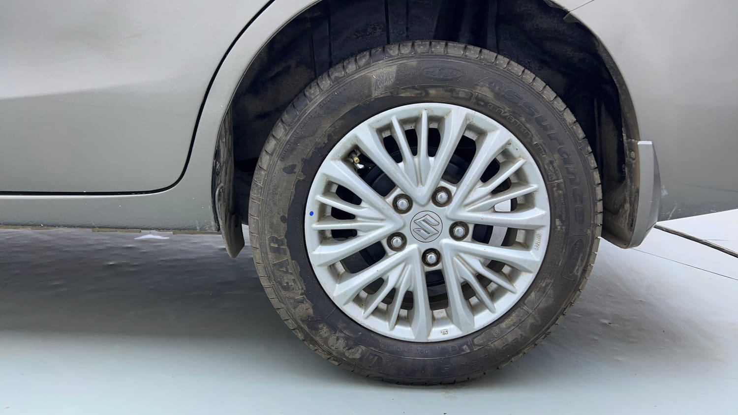 Used 2019 Maruti Suzuki New Ertiga ZXi AT Petrol Automatic tyres LEFT REAR TYRE RIM VIEW