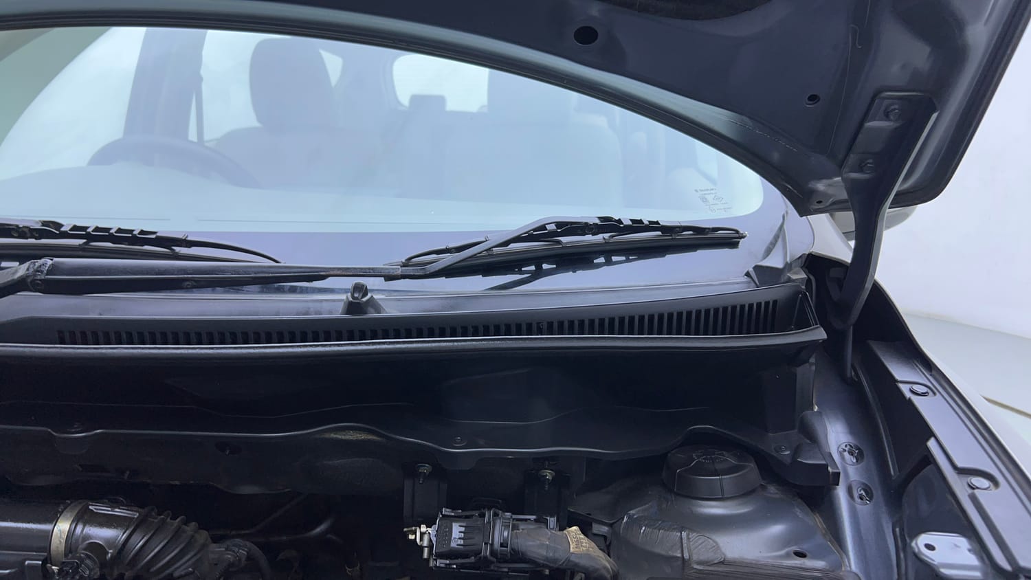 Used 2019 Maruti Suzuki New Ertiga ZXi AT Petrol Automatic engine ENGINE LEFT SIDE HINGE & APRON VIEW