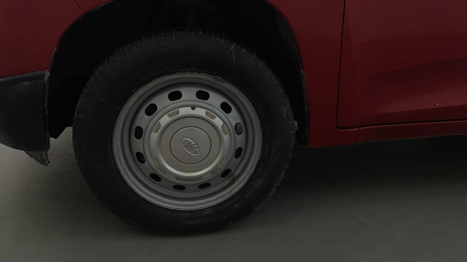 Used 2016 Mahindra KUV100 K2 Plus 6 STR Petrol Manual tyres LEFT FRONT TYRE RIM VIEW