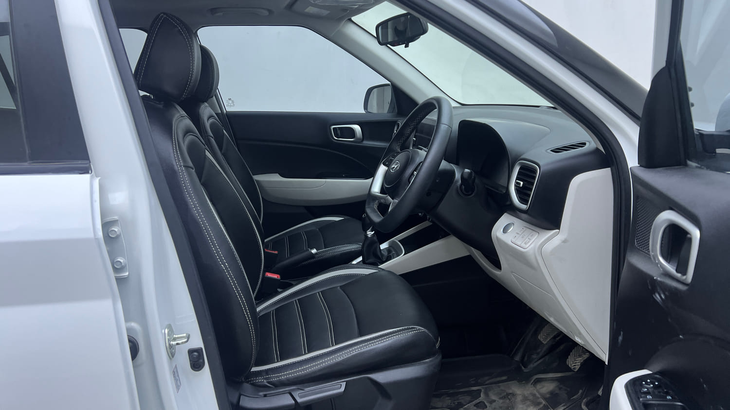 Used 2023 Hyundai Venue SX 1.2 Petrol Petrol Manual interior RIGHT SIDE FRONT DOOR CABIN VIEW