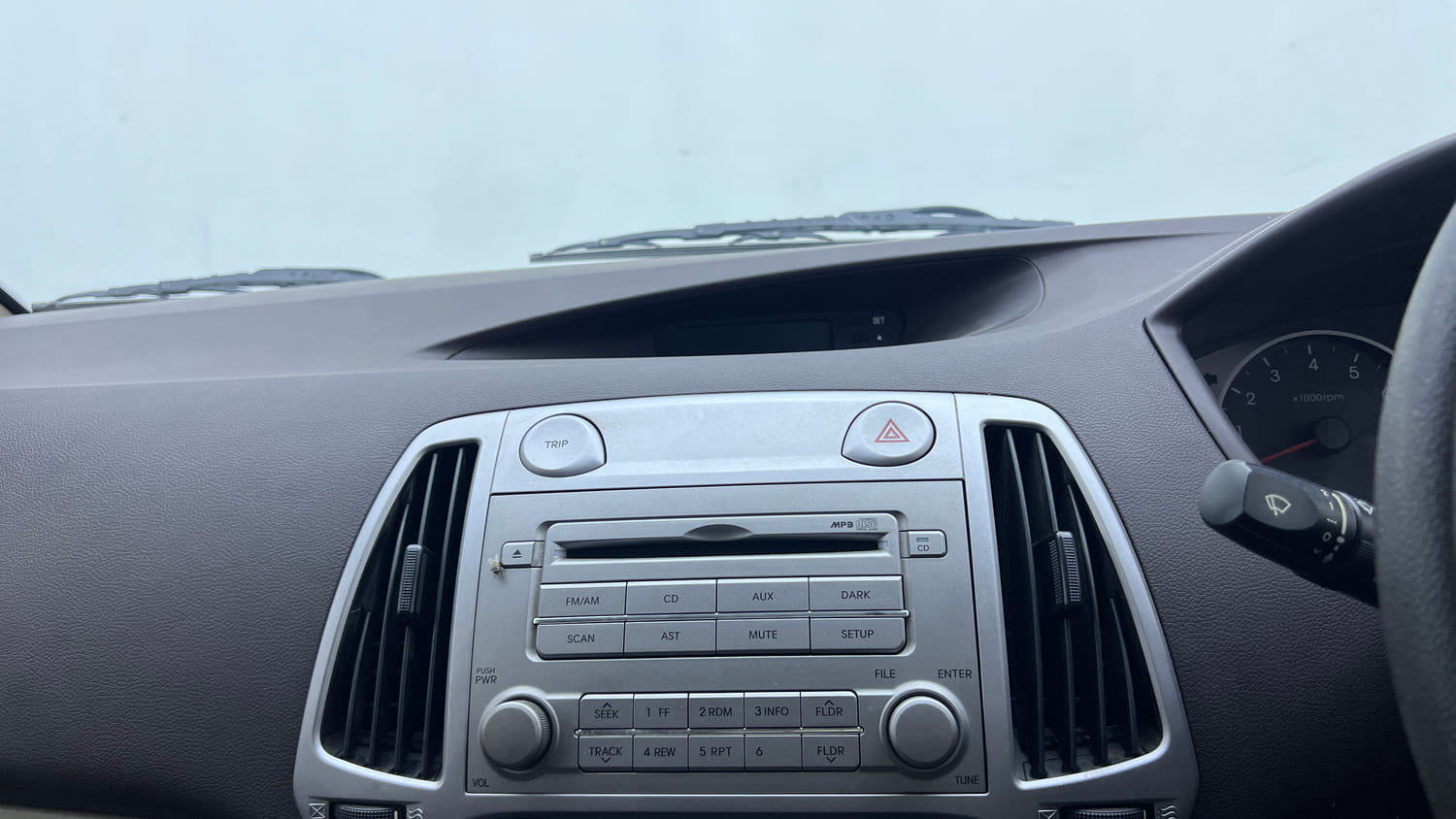 Used 2012 Hyundai i20 Magna 1.2 Petrol Manual top_features Integrated (in-dash) music system
