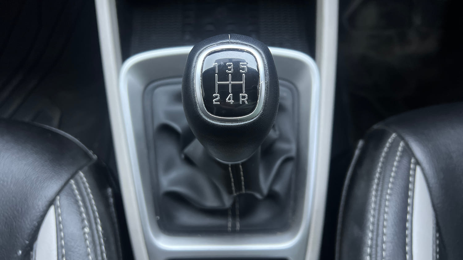 Used 2023 Hyundai Venue SX 1.2 Petrol Petrol Manual interior GEAR  KNOB VIEW