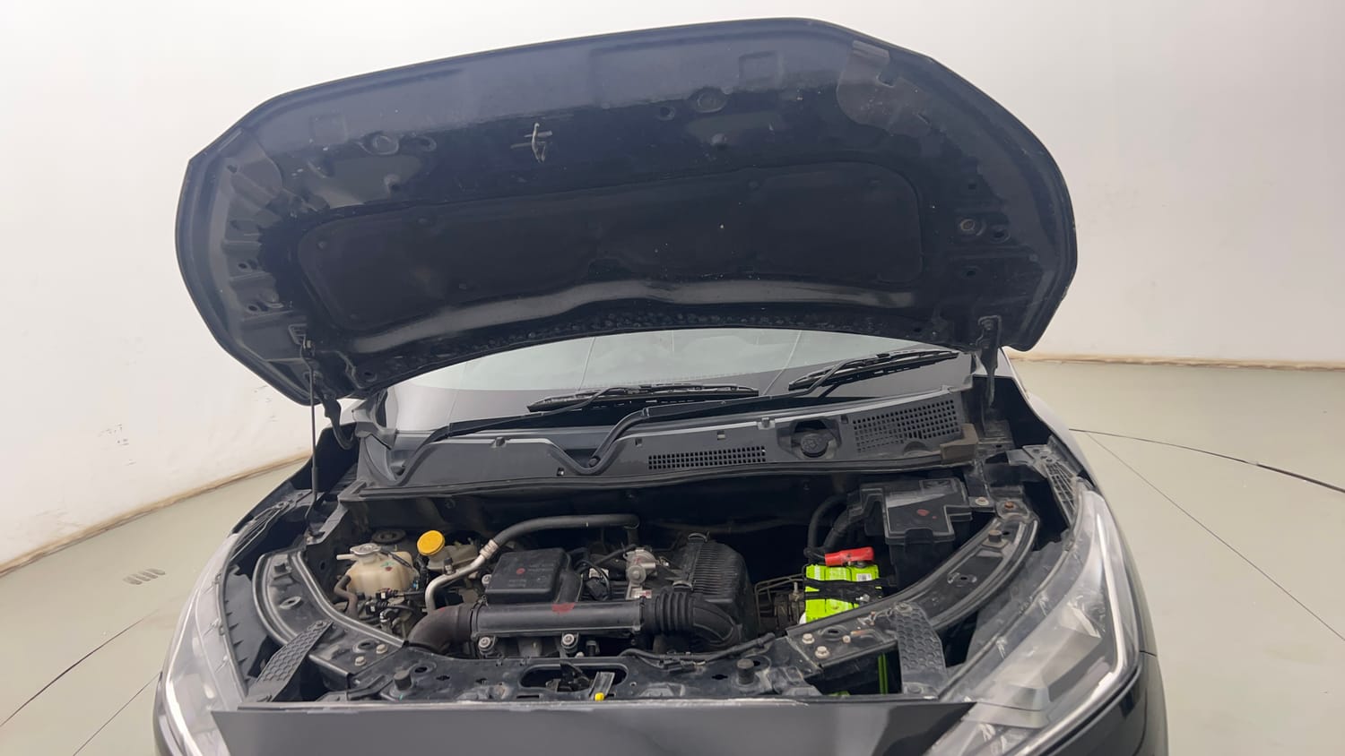 Used 2022 Nissan Magnite XV Petrol Manual engine ENGINE & BONNET OPEN FRONT VIEW