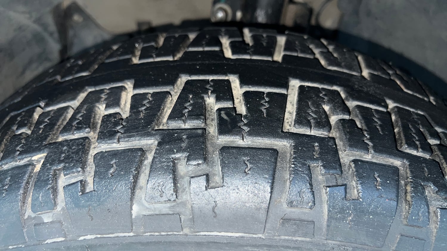 Used 2016 Renault Duster RXL Petrol Petrol Manual tyres LEFT FRONT TYRE TREAD VIEW