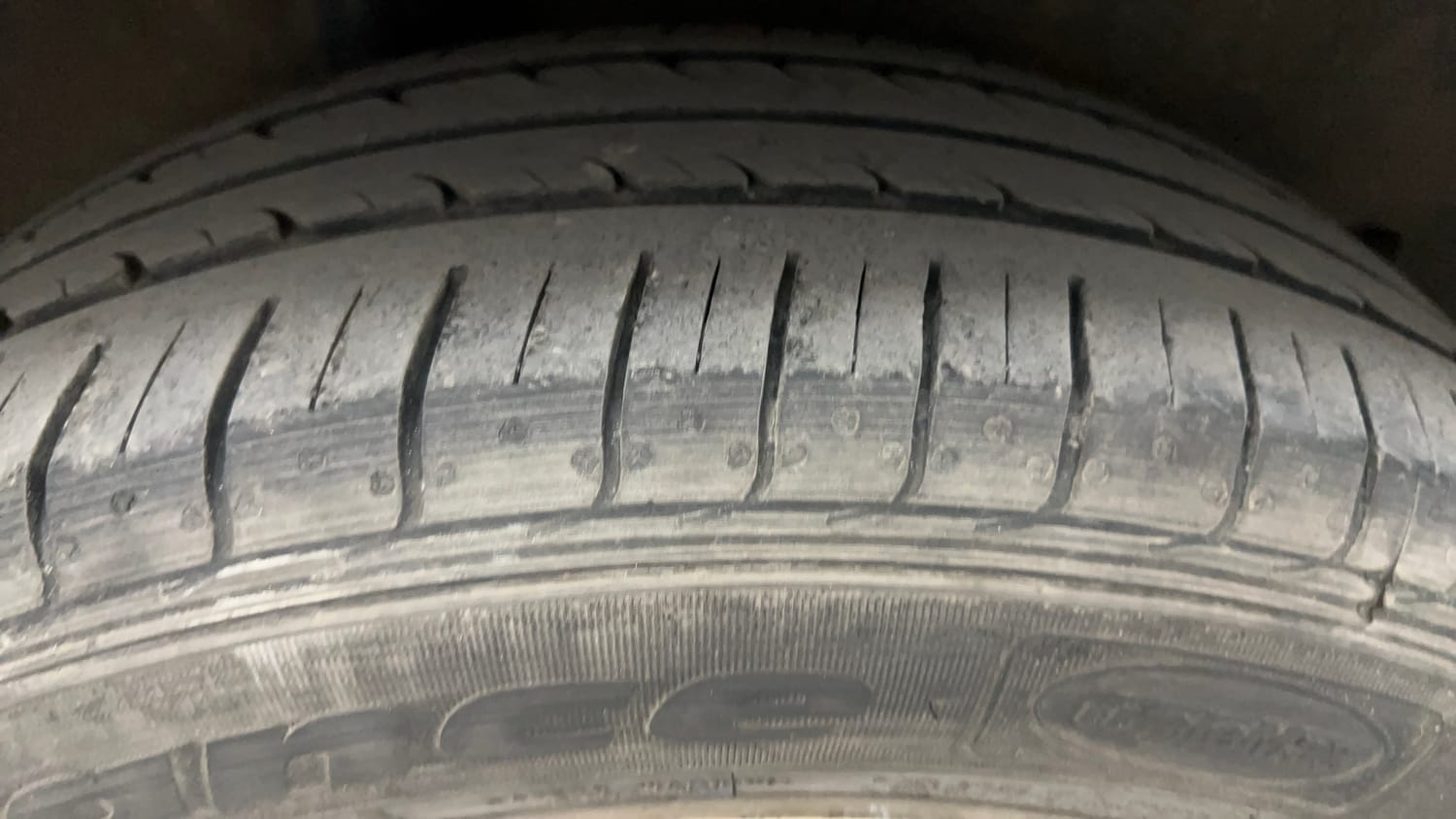 Used 2016 Honda City VX CVT Petrol Automatic tyres RIGHT REAR TYRE TREAD VIEW