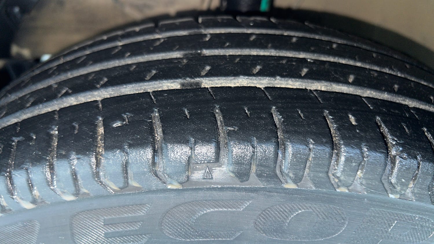 Used 2018 Maruti Suzuki Dzire VXi AMT Petrol Automatic tyres LEFT FRONT TYRE TREAD VIEW