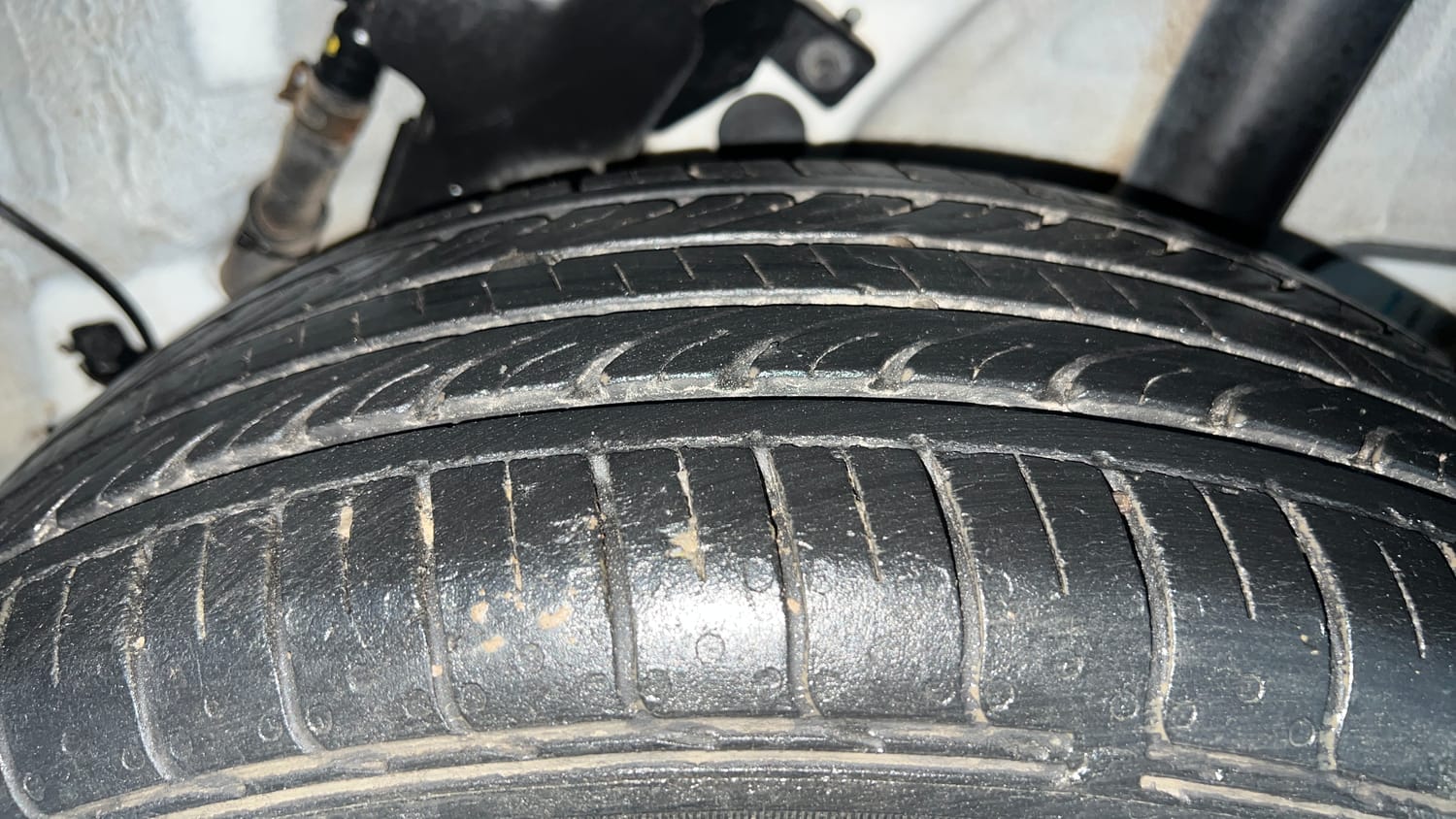 Used 2023 Hyundai Venue S (O) 1.2 Petrol Petrol Manual tyres LEFT REAR TYRE TREAD VIEW