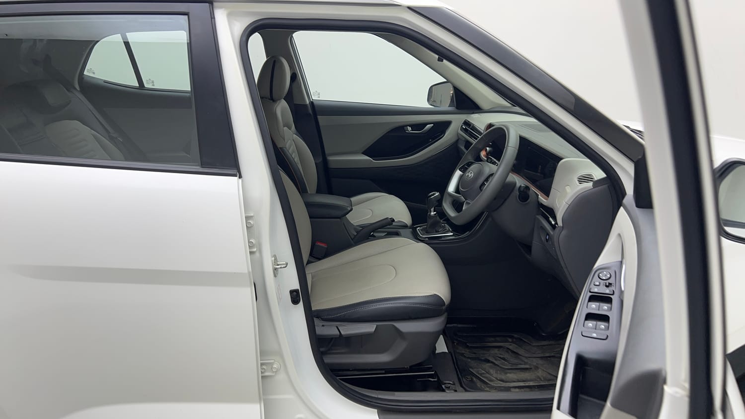 Used 2024 Hyundai Creta 1.5 CRDi Diesel MT DSL S(O) Diesel Manual interior RIGHT SIDE FRONT DOOR CABIN VIEW