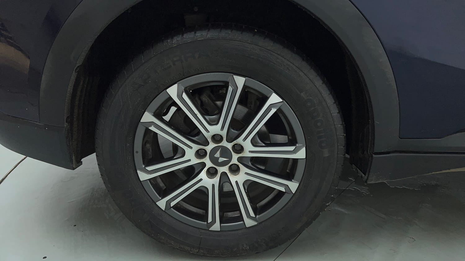 Used 2022 Mahindra XUV700 AX 7 Petrol MT 7 STR Petrol Manual tyres RIGHT REAR TYRE RIM VIEW