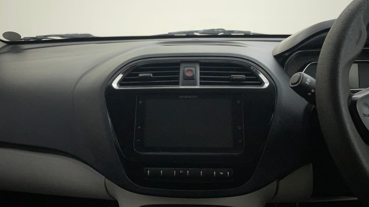 Used 2023 Tata Tiago XZ Plus Petrol Manual top_features Touch screen infotainment system