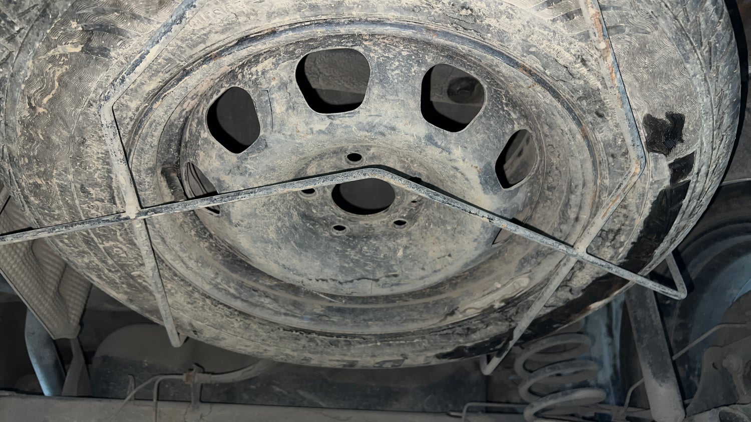 Used 2016 Renault Duster RXL Petrol Petrol Manual tyres SPARE TYRE VIEW
