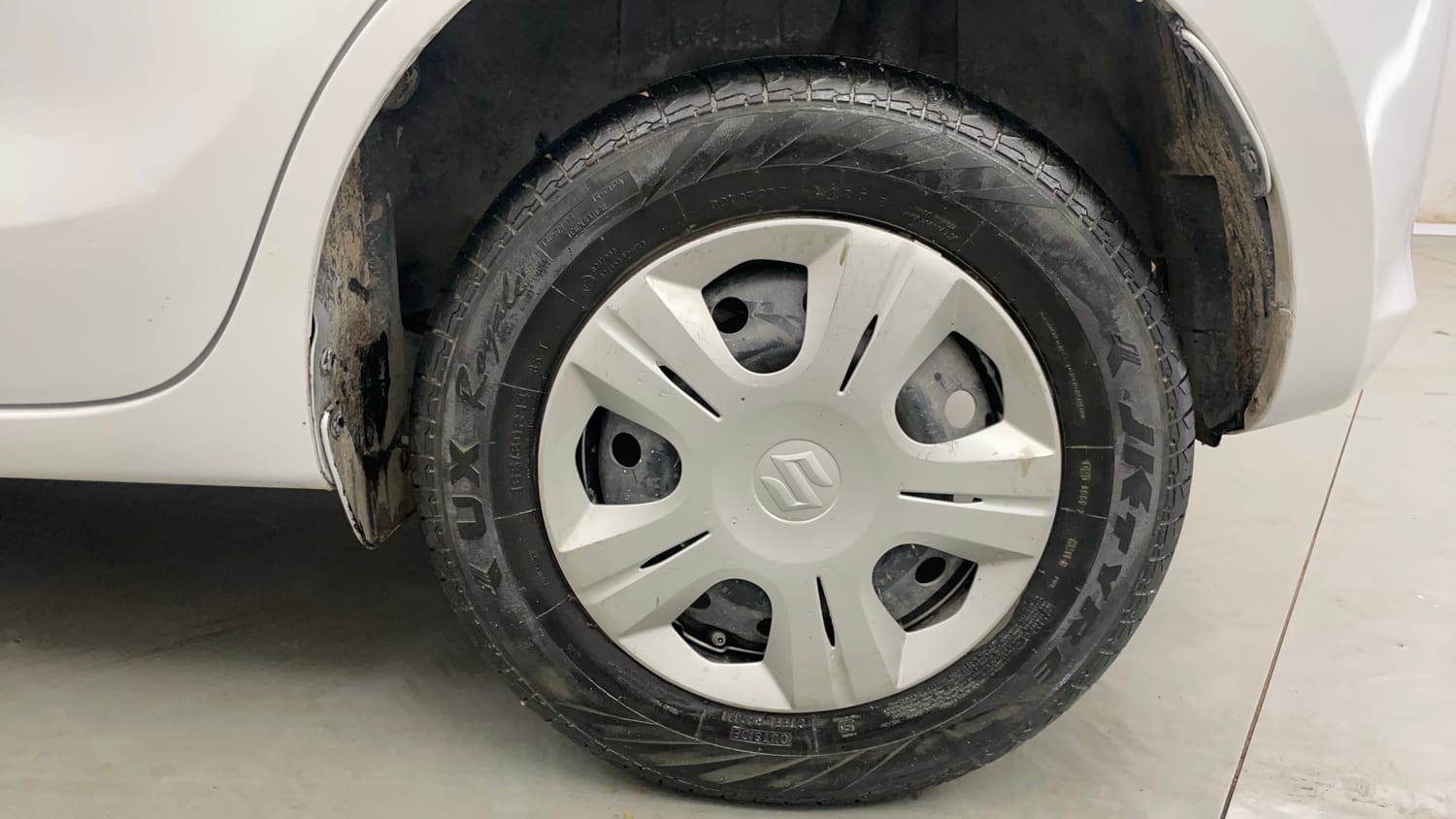 Used 2023 Maruti Suzuki Swift VXi Petrol Manual tyres LEFT REAR TYRE RIM VIEW