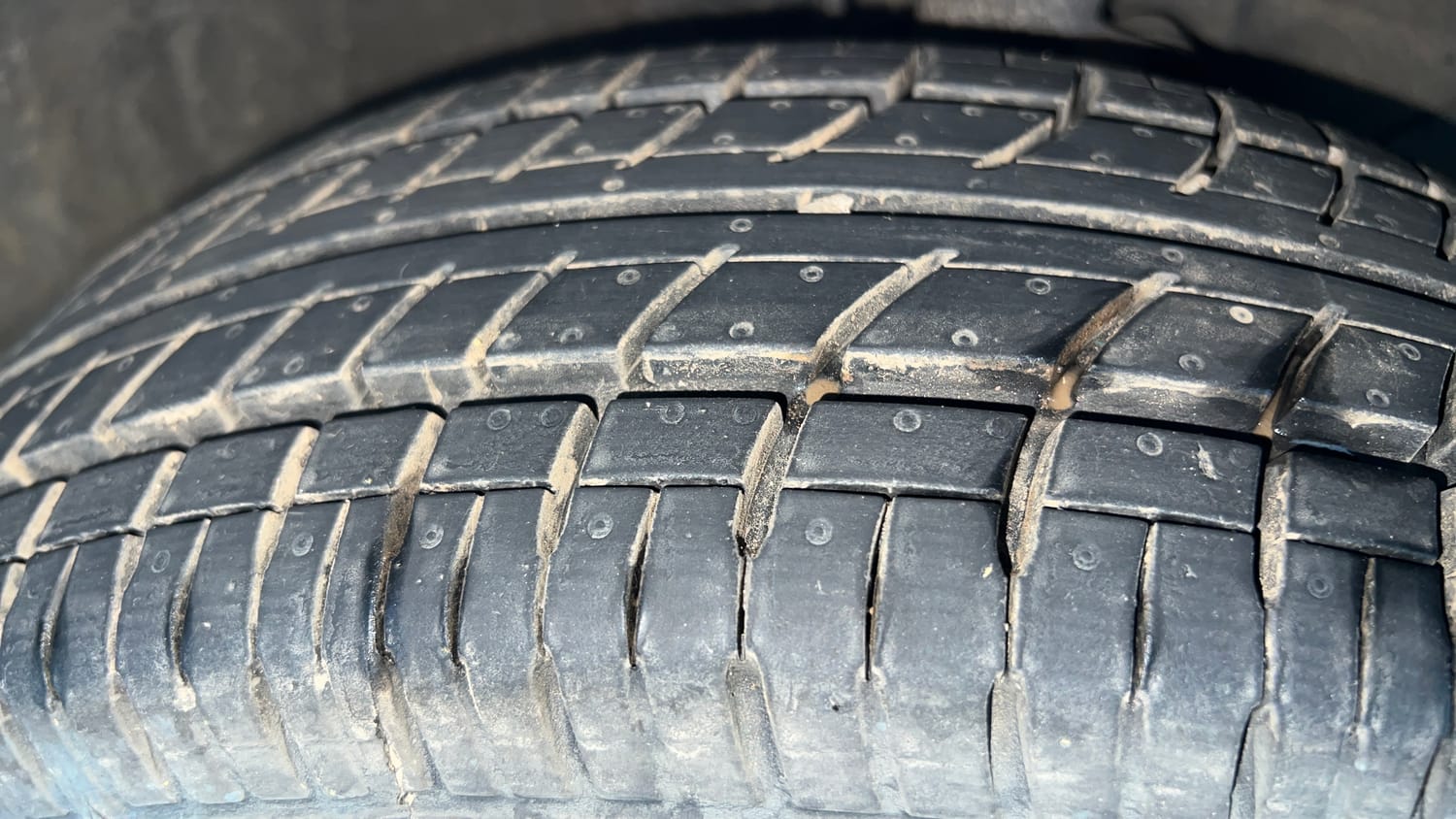 Used 2019 Hyundai Elite i20 Magna 1.4 AT Petrol Automatic tyres RIGHT FRONT TYRE TREAD VIEW