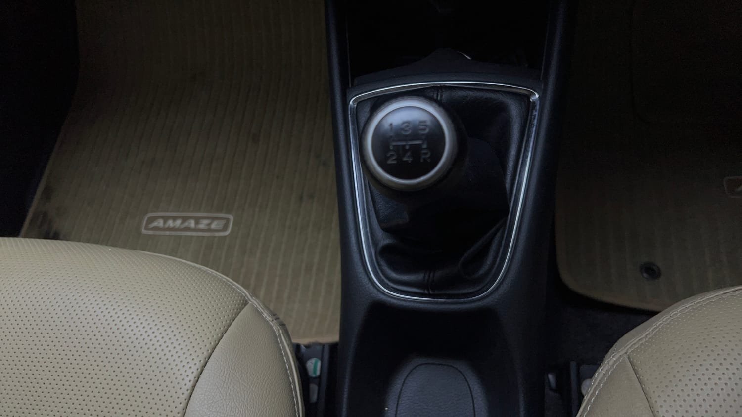 Used 2025 honda Amaze 2nd Generation VX 1.2 Petrol MT Petrol Manual interior GEAR  KNOB VIEW