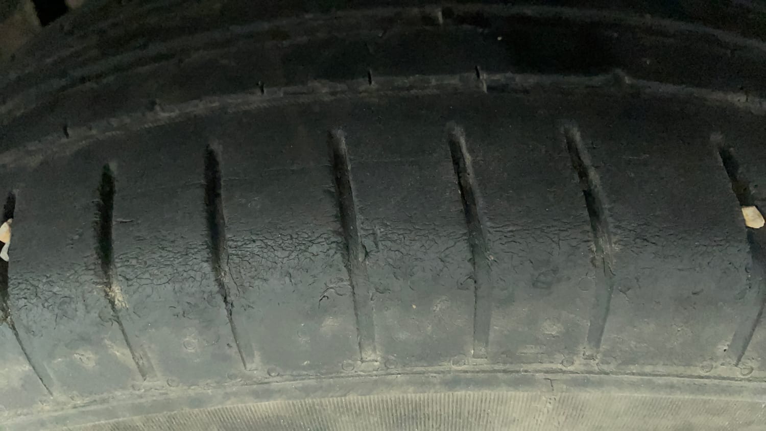 Used 2021 Mahindra XUV 300 W6 1.2 Petrol Petrol Manual tyres LEFT REAR TYRE TREAD VIEW