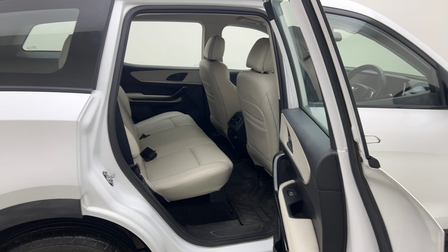Used 2022 Mahindra XUV700 AX 5 Petrol AT 5 STR Petrol Automatic interior RIGHT SIDE REAR DOOR CABIN VIEW
