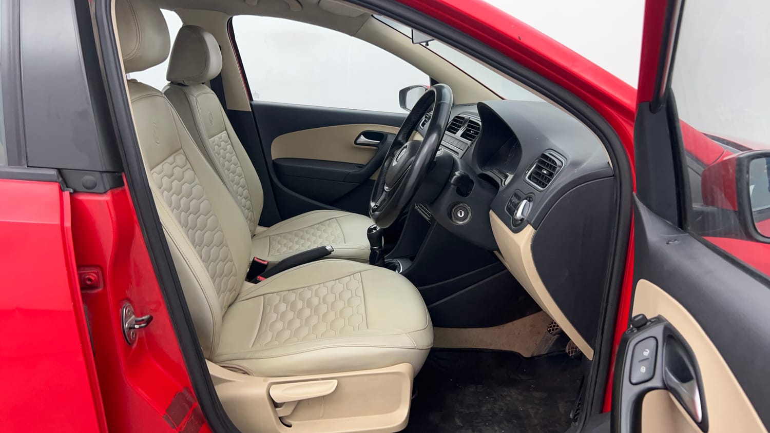 Used 2015 Volkswagen Polo Highline1.2L (P) Petrol Manual interior RIGHT SIDE FRONT DOOR CABIN VIEW