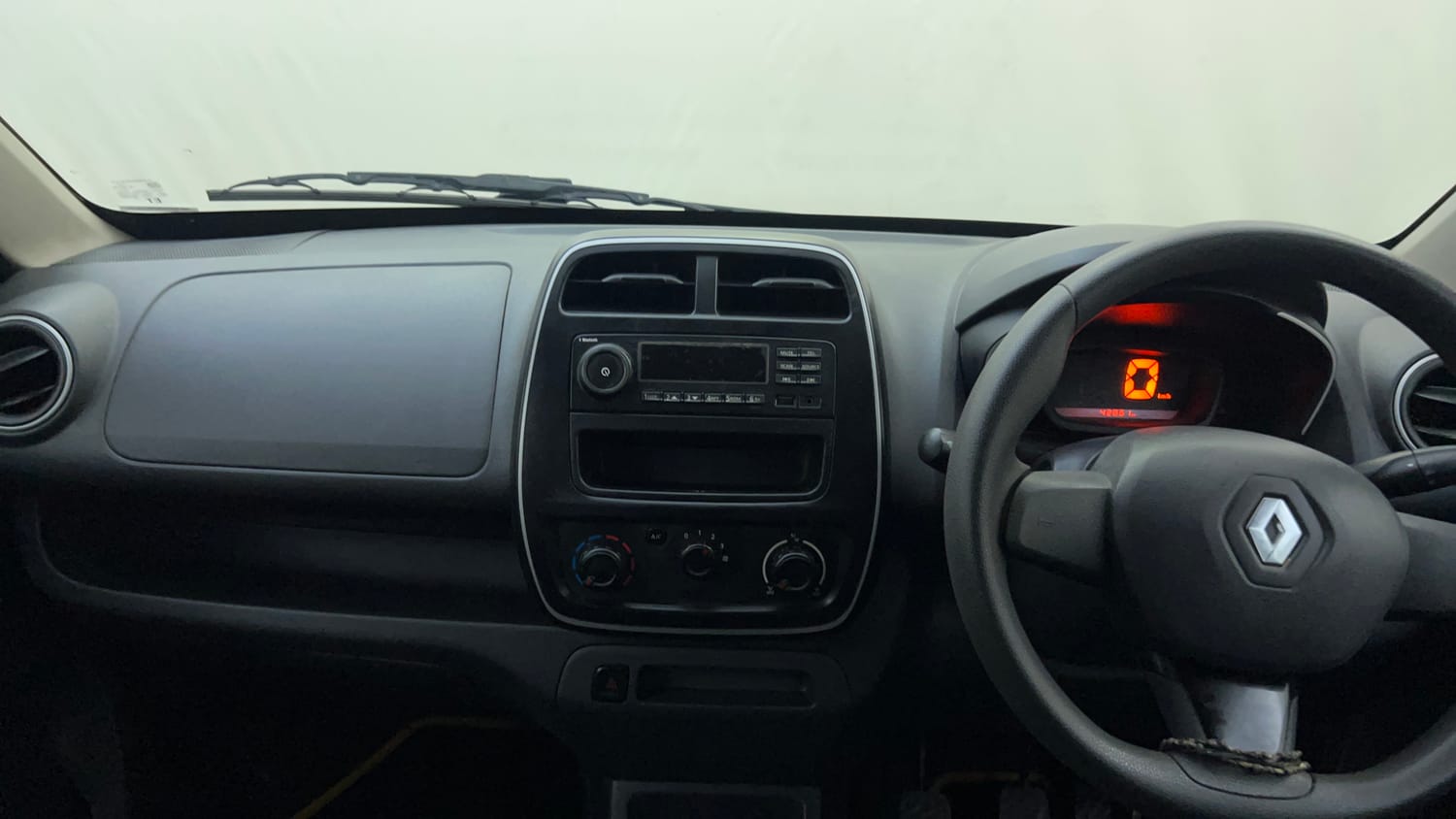 Used 2016 Renault Kwid RXL Petrol Manual interior MUSIC SYSTEM & AC CONTROL VIEW