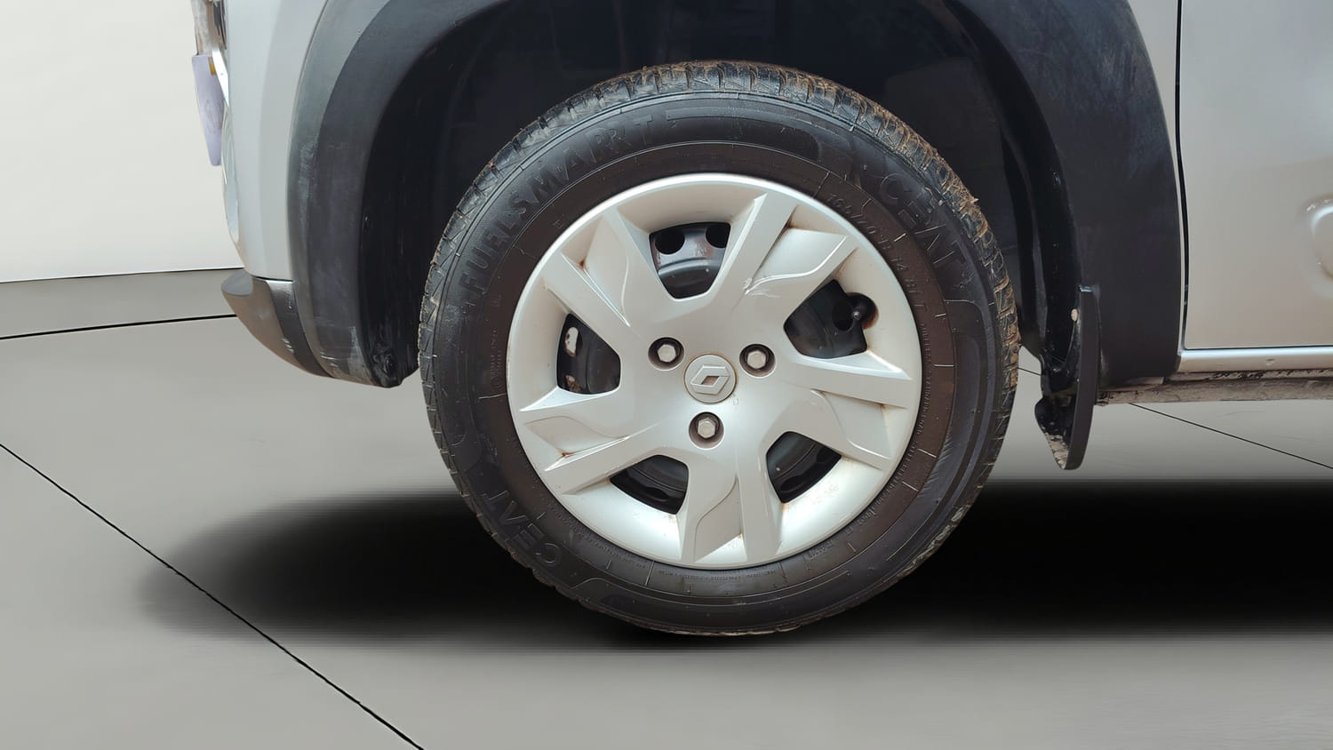 Used 2020 Renault Kwid RXT Petrol Manual tyres LEFT FRONT TYRE RIM VIEW