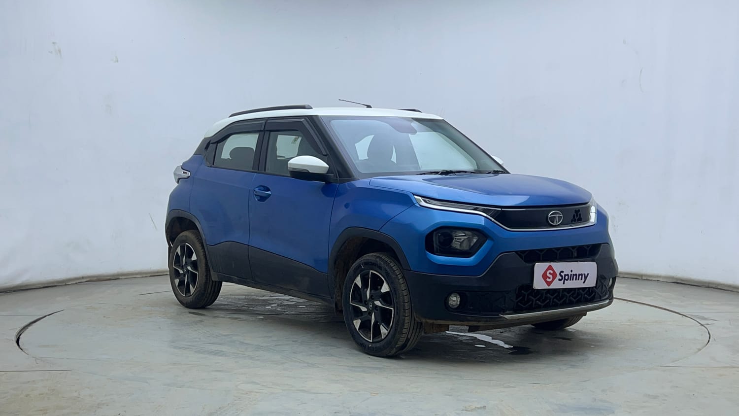 Used 2022 Tata Punch Creative Dual Tone AMT Petrol Automatic exterior RIGHT FRONT CORNER VIEW