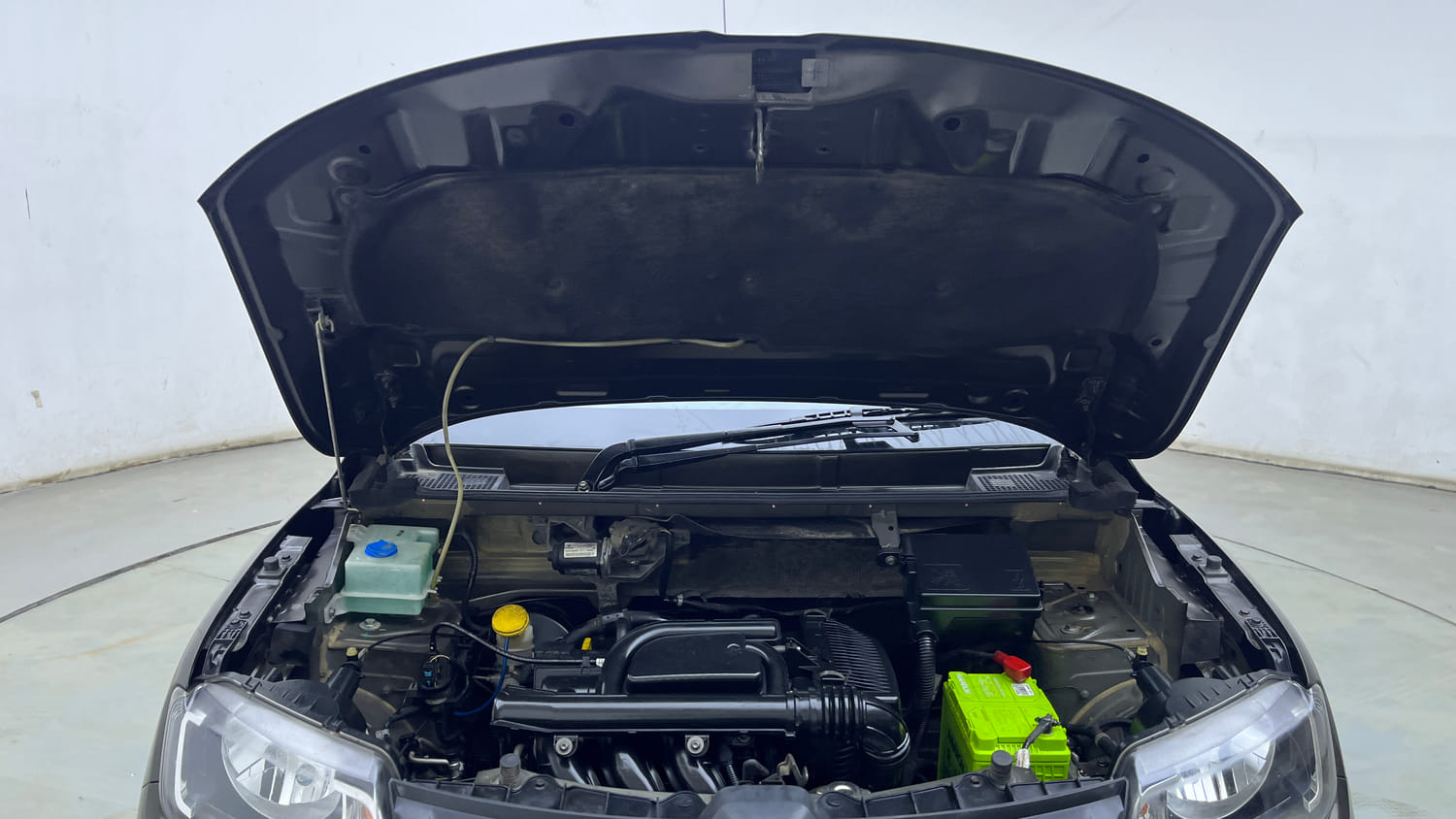 Used 2018 Renault Kwid RXT Opt Petrol Manual engine ENGINE & BONNET OPEN FRONT VIEW