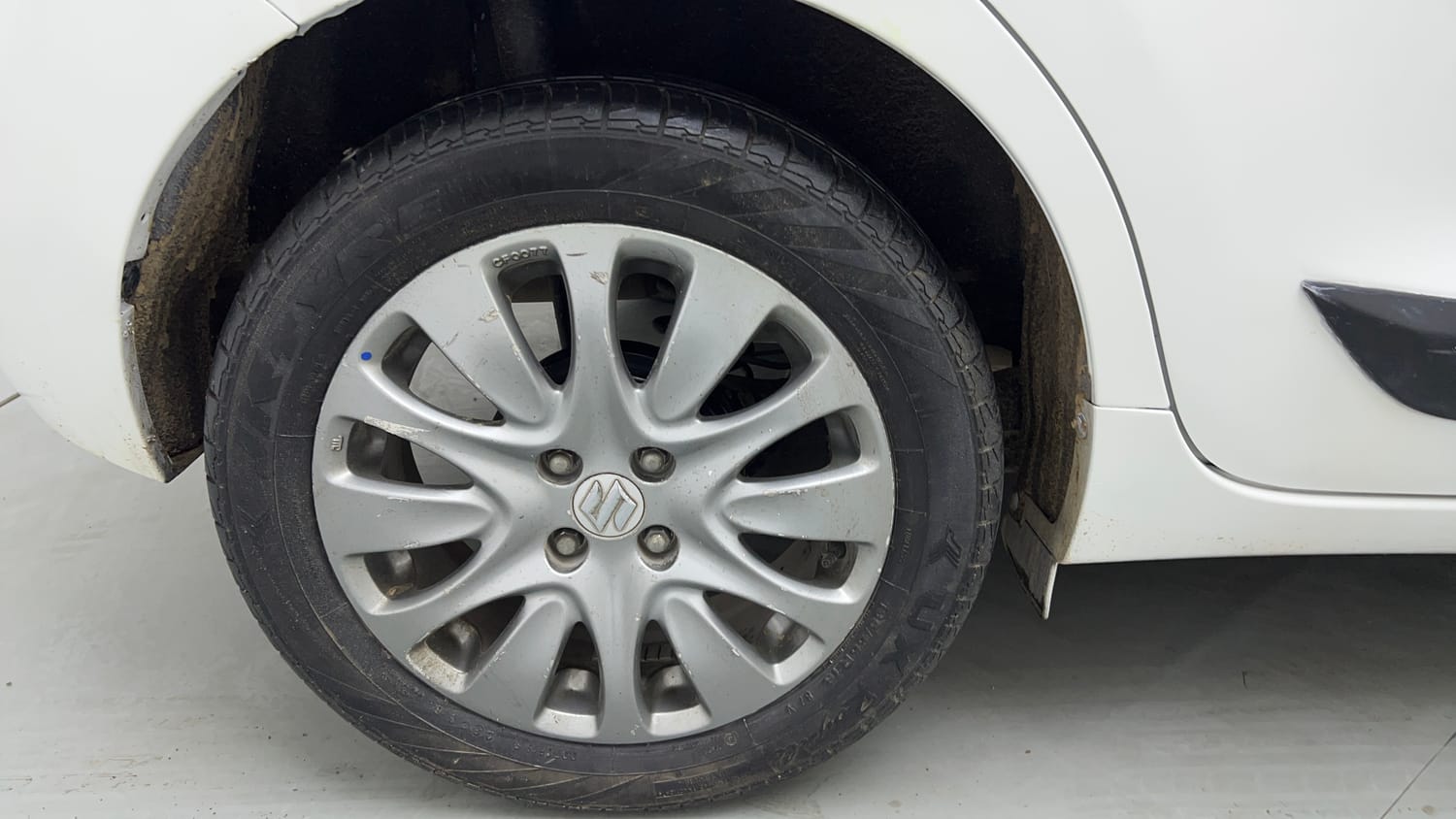 Used 2016 Maruti Suzuki Baleno Zeta 1.2 AT Petrol Automatic tyres RIGHT REAR TYRE RIM VIEW