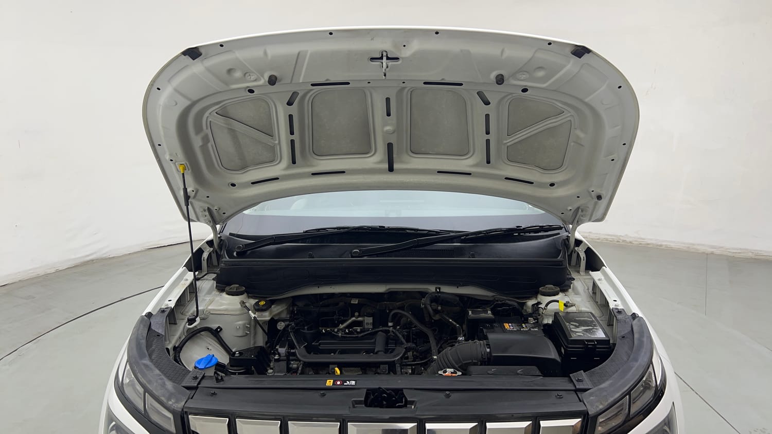 Used 2023 Hyundai Venue S (O) 1.2 Petrol Petrol Manual engine ENGINE & BONNET OPEN FRONT VIEW