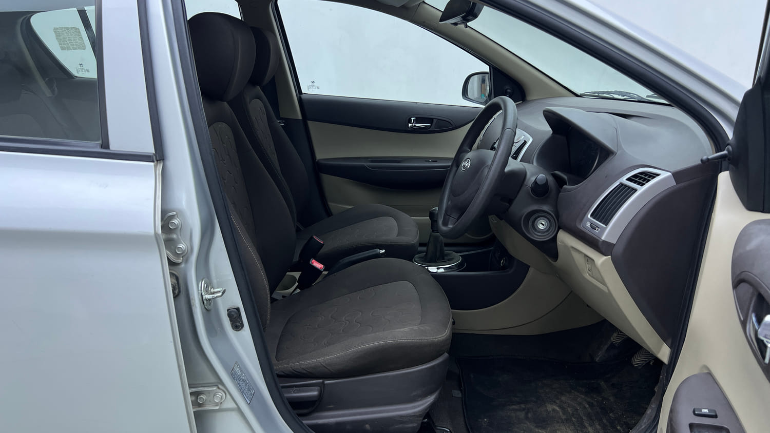 Used 2012 Hyundai i20 Magna 1.2 Petrol Manual interior RIGHT SIDE FRONT DOOR CABIN VIEW