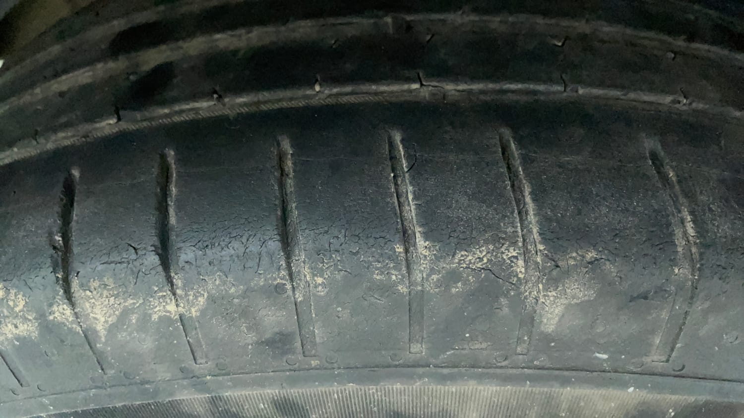 Used 2021 Mahindra XUV 300 W6 1.2 Petrol Petrol Manual tyres RIGHT REAR TYRE TREAD VIEW