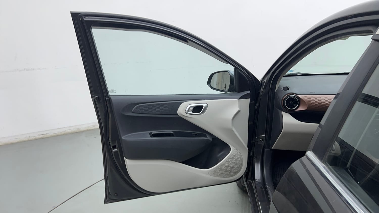 Used 2023 Hyundai Aura SX 1.2 CNG Cng Manual interior LEFT FRONT DOOR OPEN VIEW