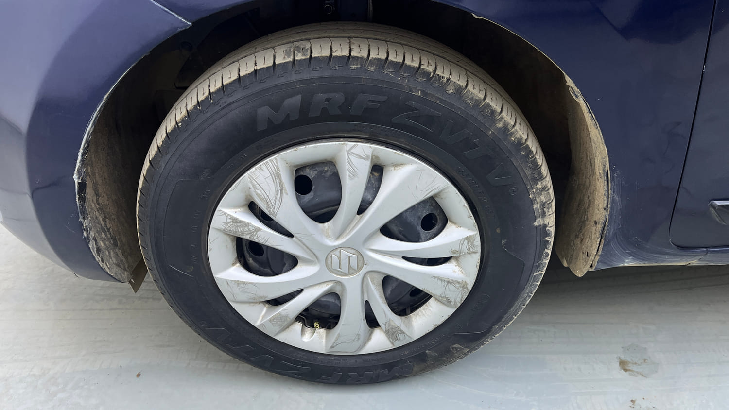 Used 2018 Maruti Suzuki Swift VXi AMT Petrol Automatic tyres LEFT FRONT TYRE RIM VIEW
