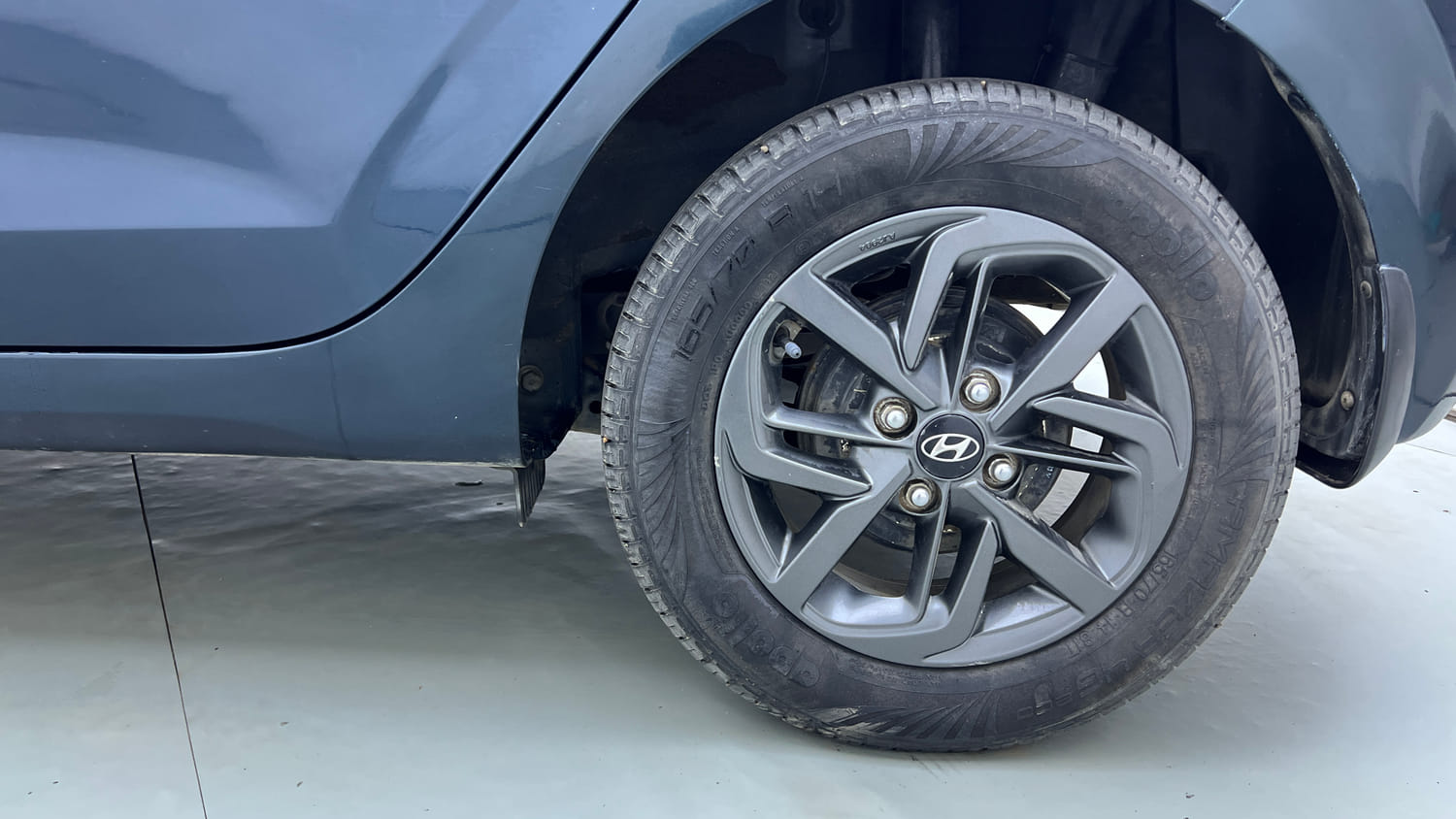 Used 2020 Hyundai Grand i10 Nios Sportz AMT 1.2 Kappa VTVT Petrol Automatic tyres LEFT REAR TYRE RIM VIEW