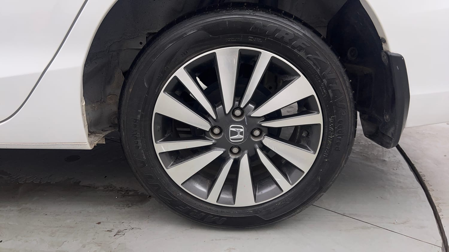 Used 2023 Honda City V Petrol CVT Petrol Automatic tyres LEFT REAR TYRE RIM VIEW