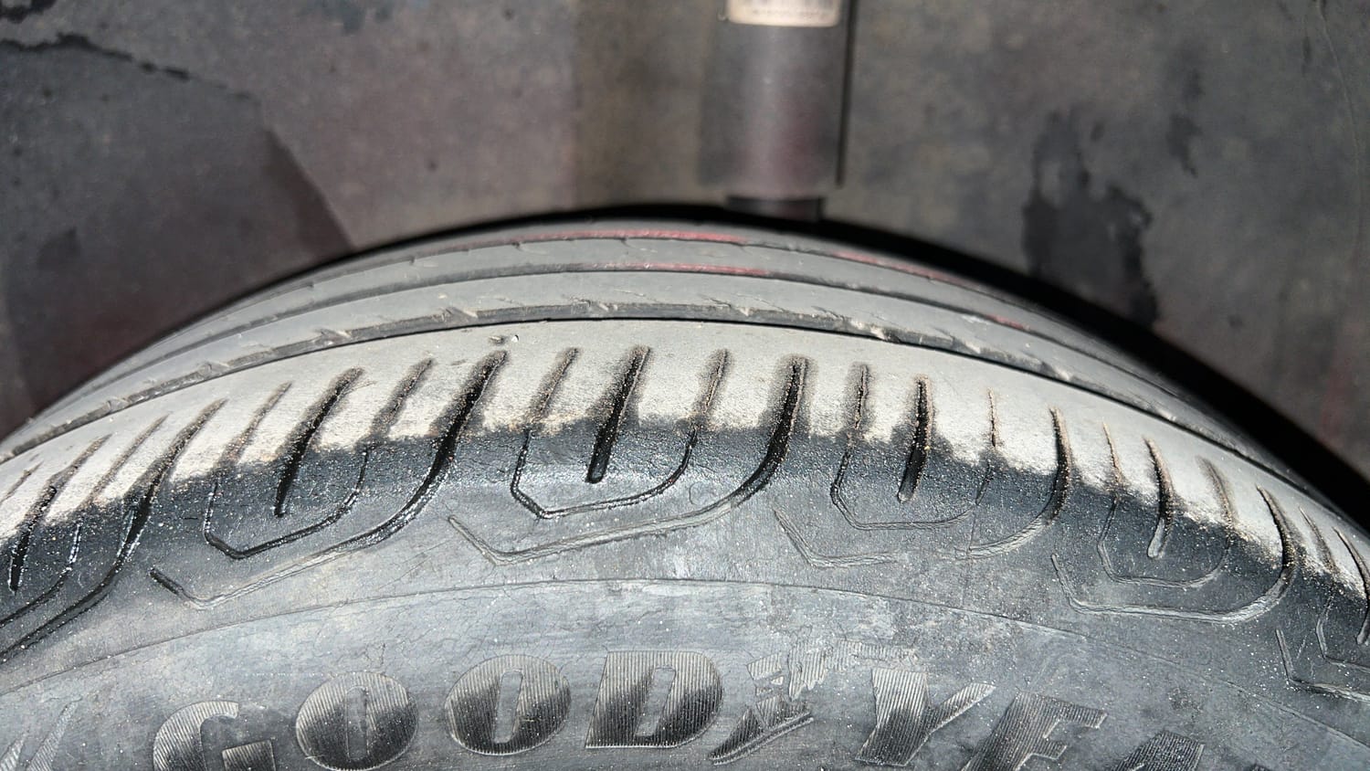 Used 2015 Volkswagen Polo Highline1.2L (P) Petrol Manual tyres LEFT REAR TYRE TREAD VIEW