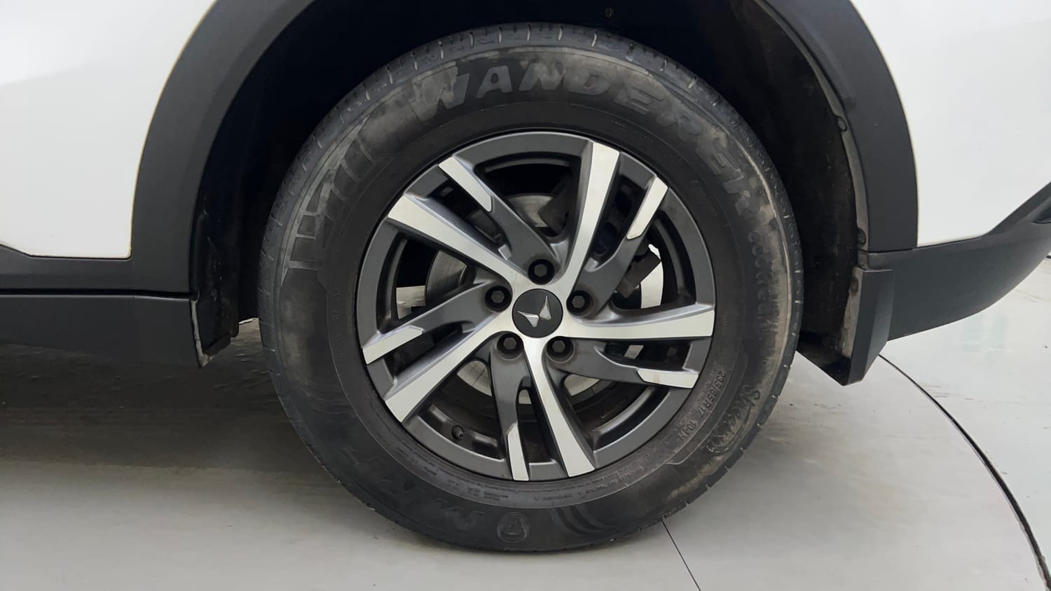 Used 2023 Mahindra XUV700 AX 5 Diesel AT 7 STR Diesel Automatic tyres LEFT REAR TYRE RIM VIEW
