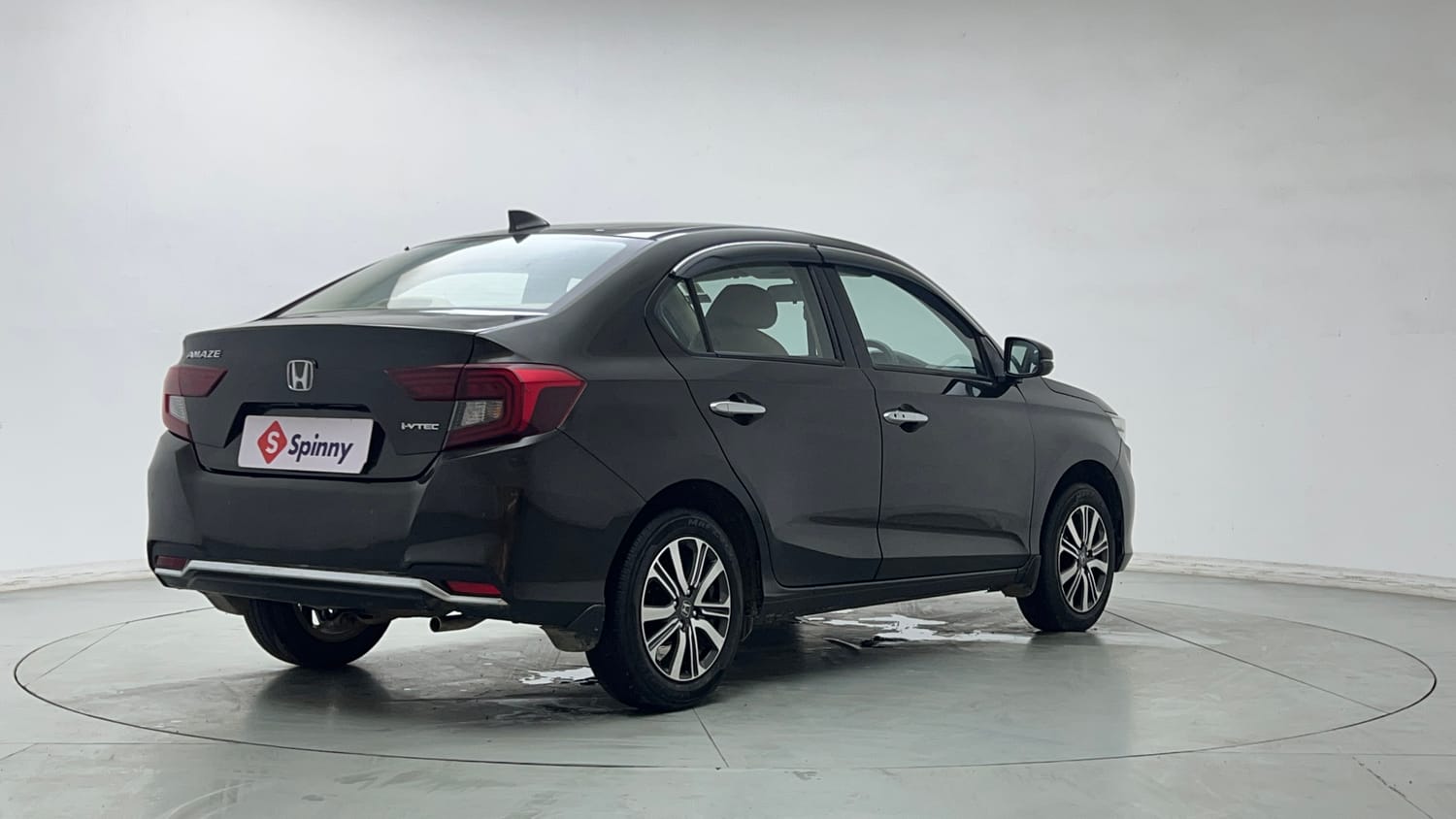 Used 2025 honda Amaze 2nd Generation VX 1.2 Petrol MT Petrol Manual exterior RIGHT REAR CORNER VIEW