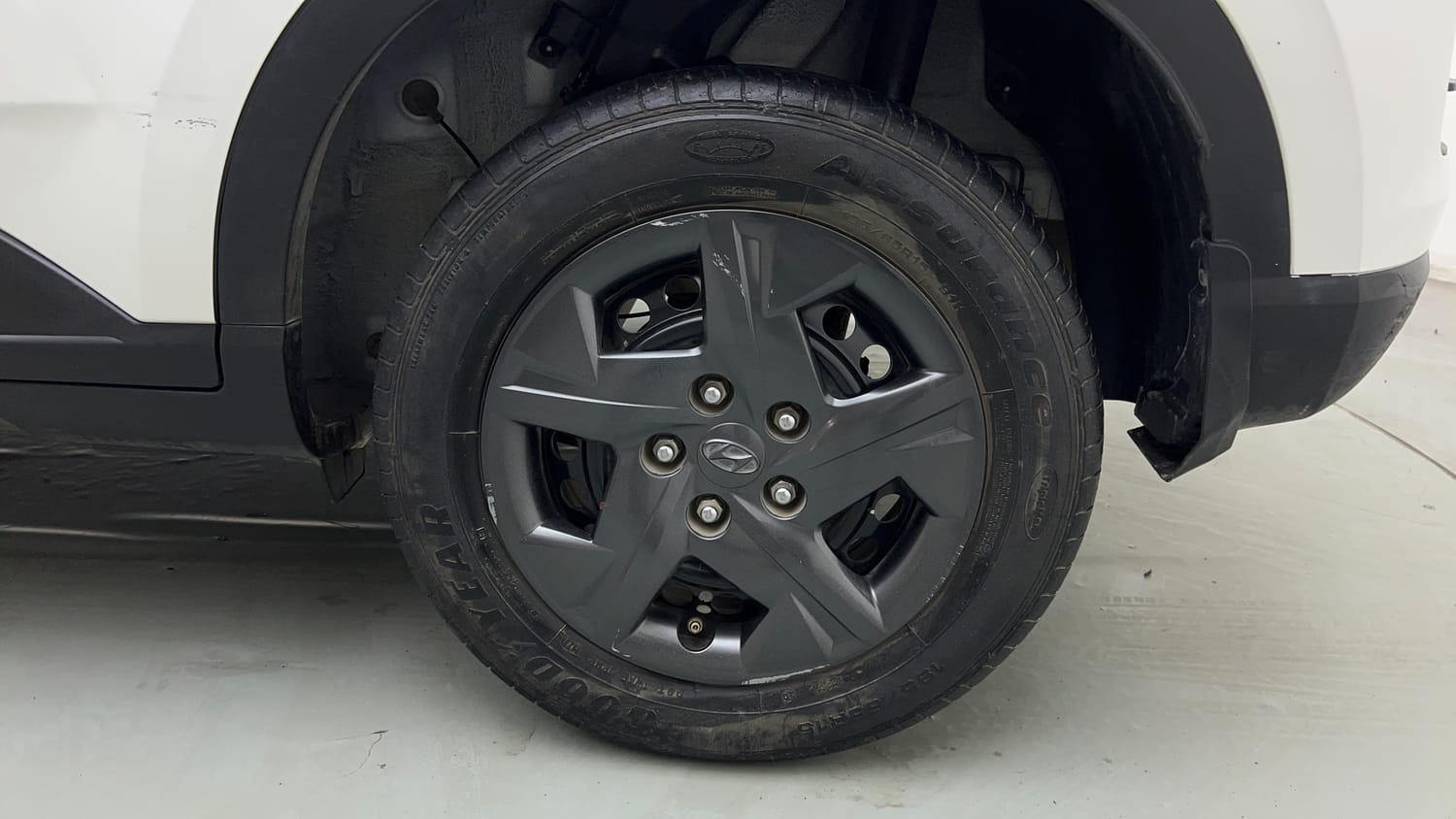 Used 2023 Hyundai Venue S (O) 1.2 Petrol Petrol Manual tyres LEFT REAR TYRE RIM VIEW