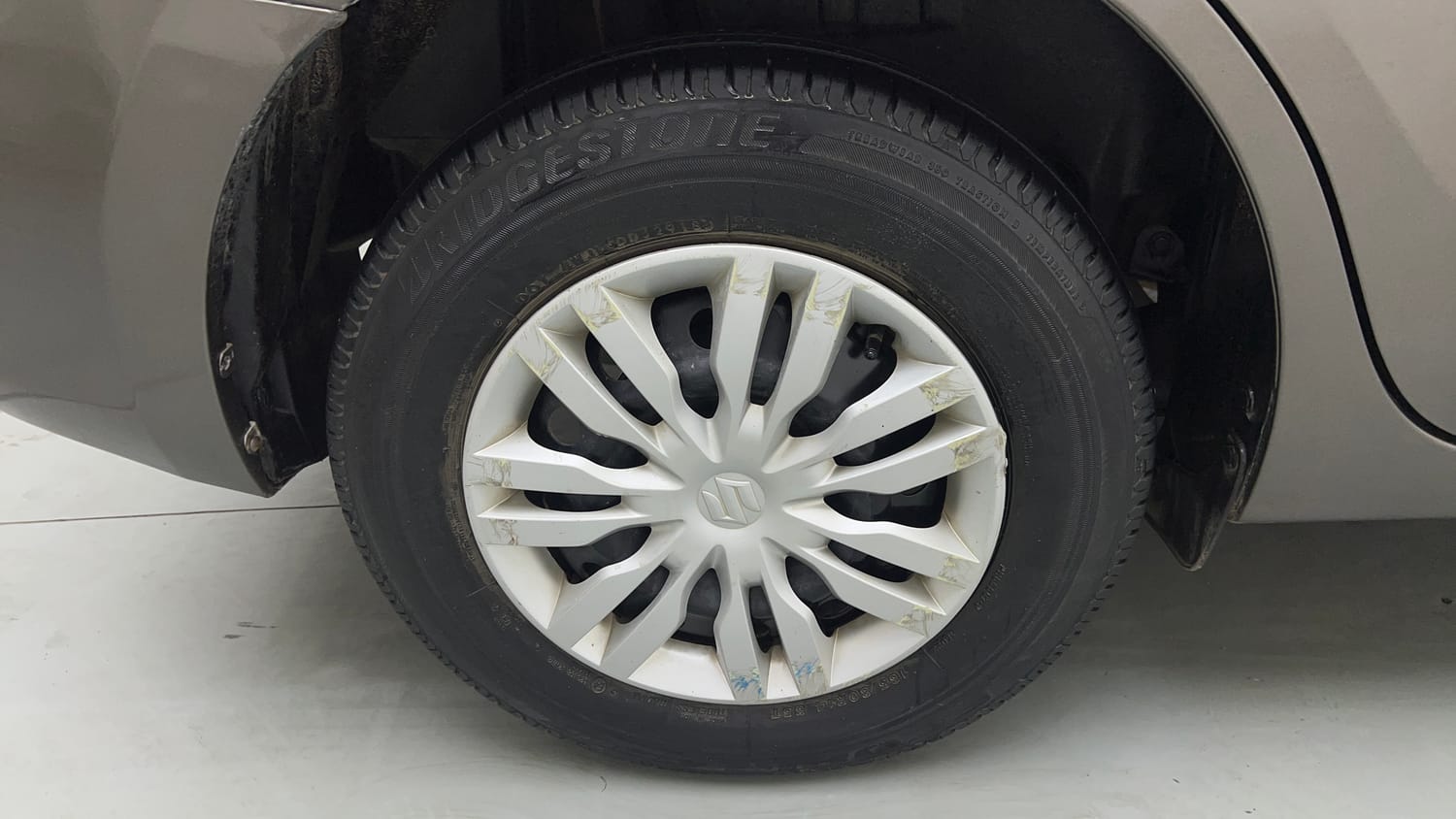 Used 2018 Maruti Suzuki Dzire VXi AMT Petrol Automatic tyres RIGHT REAR TYRE RIM VIEW