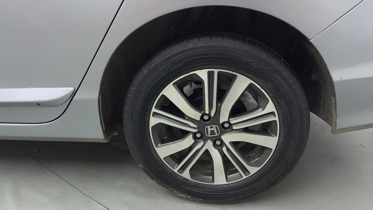Used 2019 Honda City V Petrol Petrol Manual tyres LEFT REAR TYRE RIM VIEW