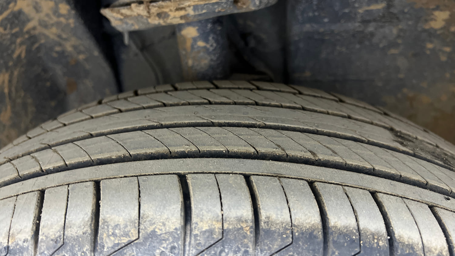 Used 2022 Tata Punch Creative Dual Tone AMT Petrol Automatic tyres RIGHT FRONT TYRE TREAD VIEW