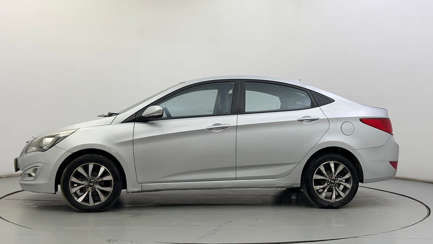 Used 2017 Hyundai Verna 1.6 CRDI SX (O) Diesel Manual exterior LEFT SIDE VIEW