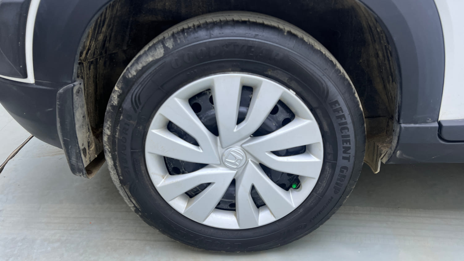 Used 2026 Honda Elevate V CVT Petrol Automatic tyres RIGHT REAR TYRE RIM VIEW