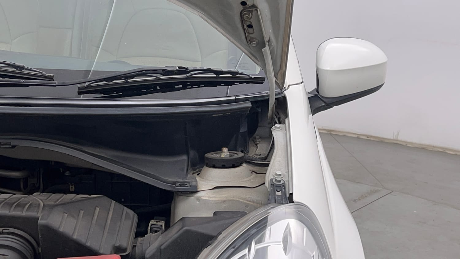 Used 2013 Honda Amaze 1.2 S i-VTEC Petrol Manual engine ENGINE LEFT SIDE HINGE & APRON VIEW